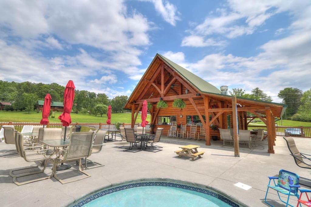 Private Smoky Mountain Luxury Log Home With 2 Fireplaces, Hot Tub & Community Pool Sevierville Exterior photo