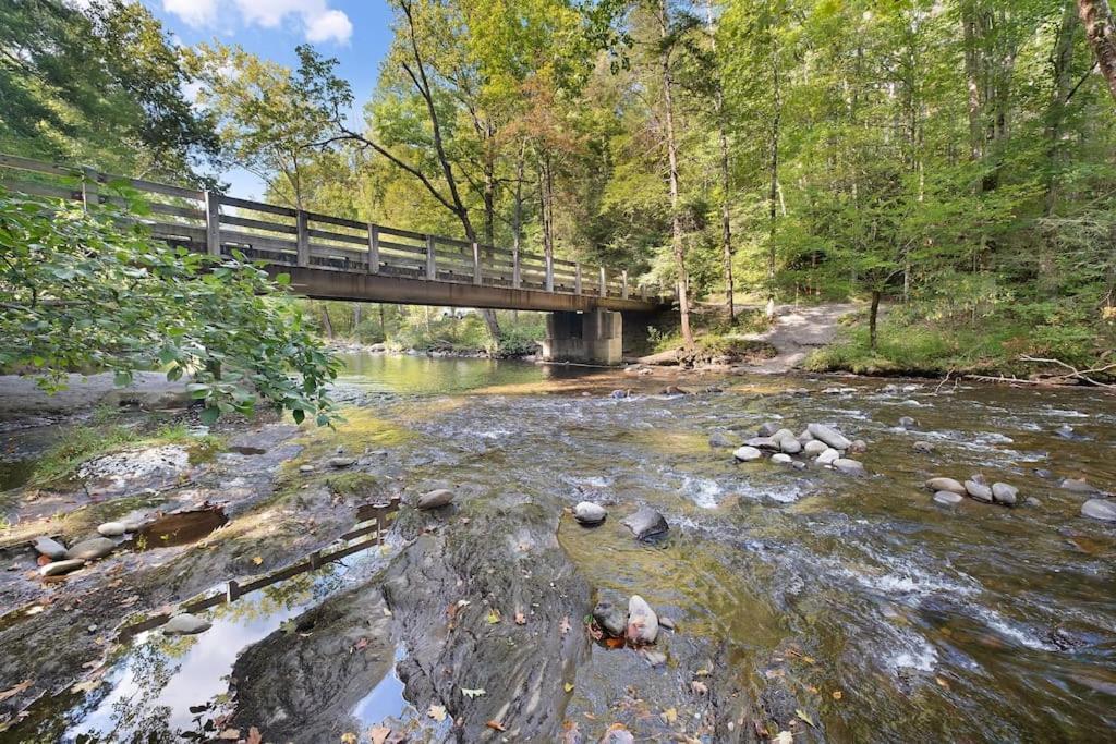 Private Smoky Mountain Luxury Log Home With 2 Fireplaces, Hot Tub & Community Pool Sevierville Exterior photo