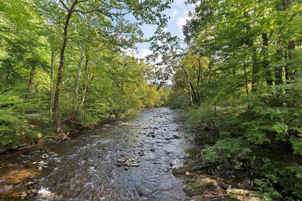 Private Smoky Mountain Luxury Log Home With 2 Fireplaces, Hot Tub & Community Pool Sevierville Exterior photo